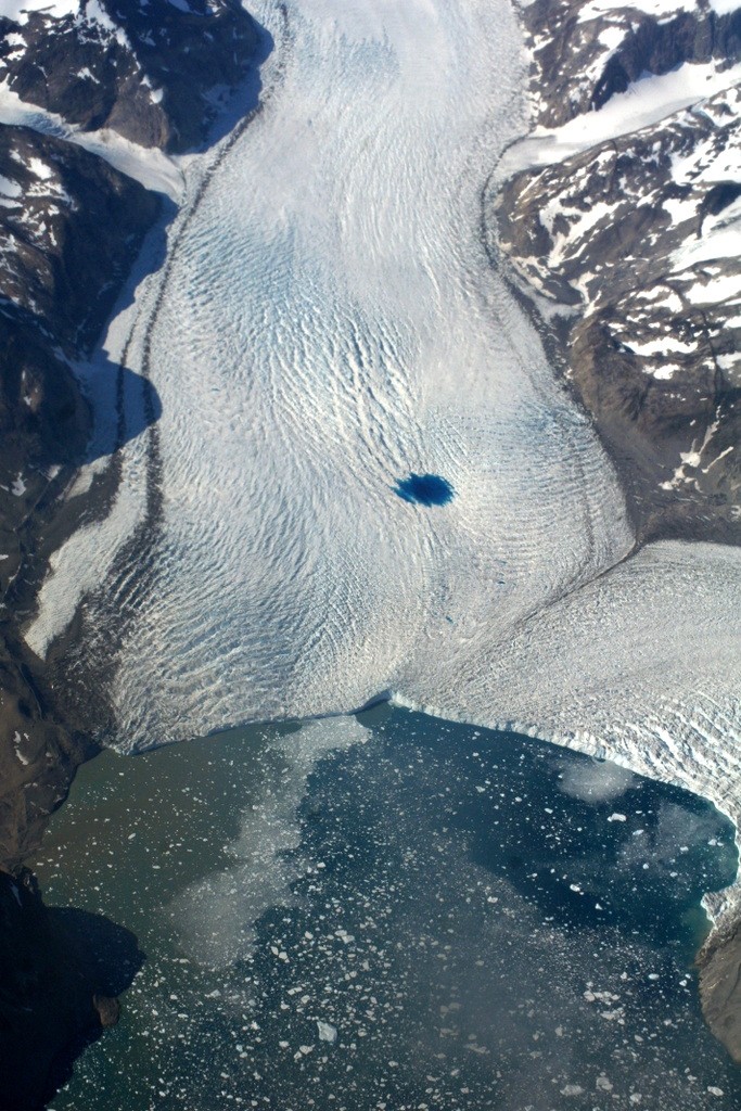 Supra-glacial lake